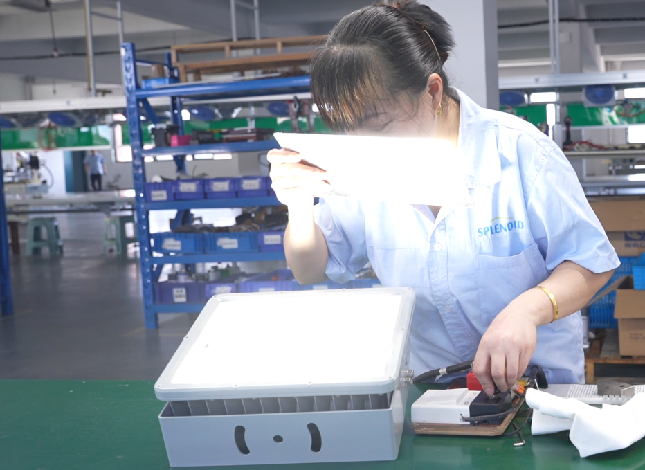 What are explosion-proof lights? Safer helps you understand the core standards and application scenarios of explosion-proof lights
